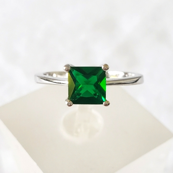 Sterling Princess Cut Emerald Ring - Picture 3 of 8